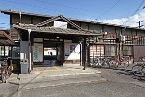 横河原駅舎