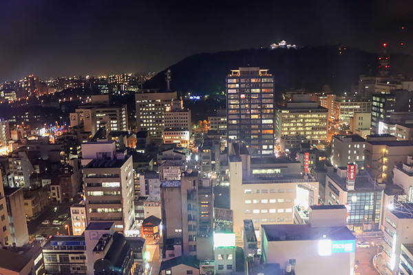 市内の夜景も一望